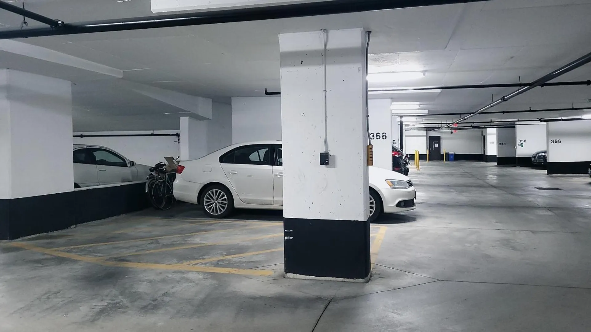 Posh Downtown Spacious Lakeview 2 Beds Exclusive Condo Gym Pool Free Parking 0*, トロント カナダ