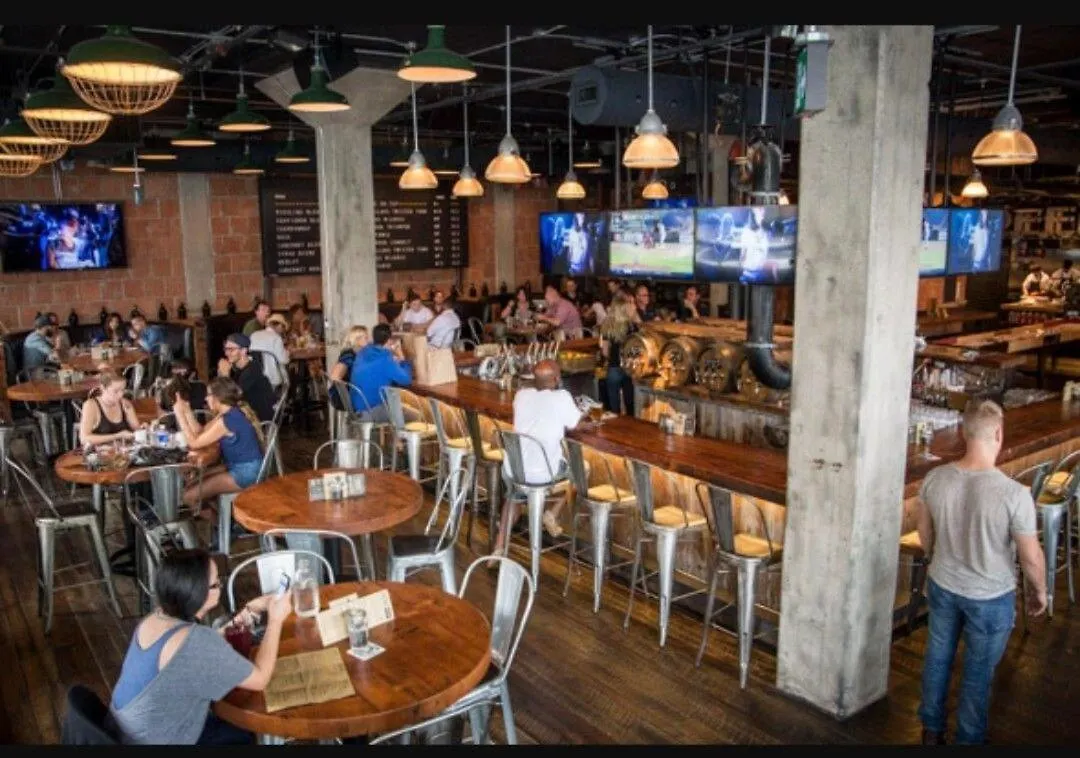 Posh Downtown Spacious Lakeview 2 Beds Exclusive Condo Gym Pool Free Parking アパート トロント